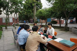 广丰中学党员服务直通车进社区开展教育咨询活动